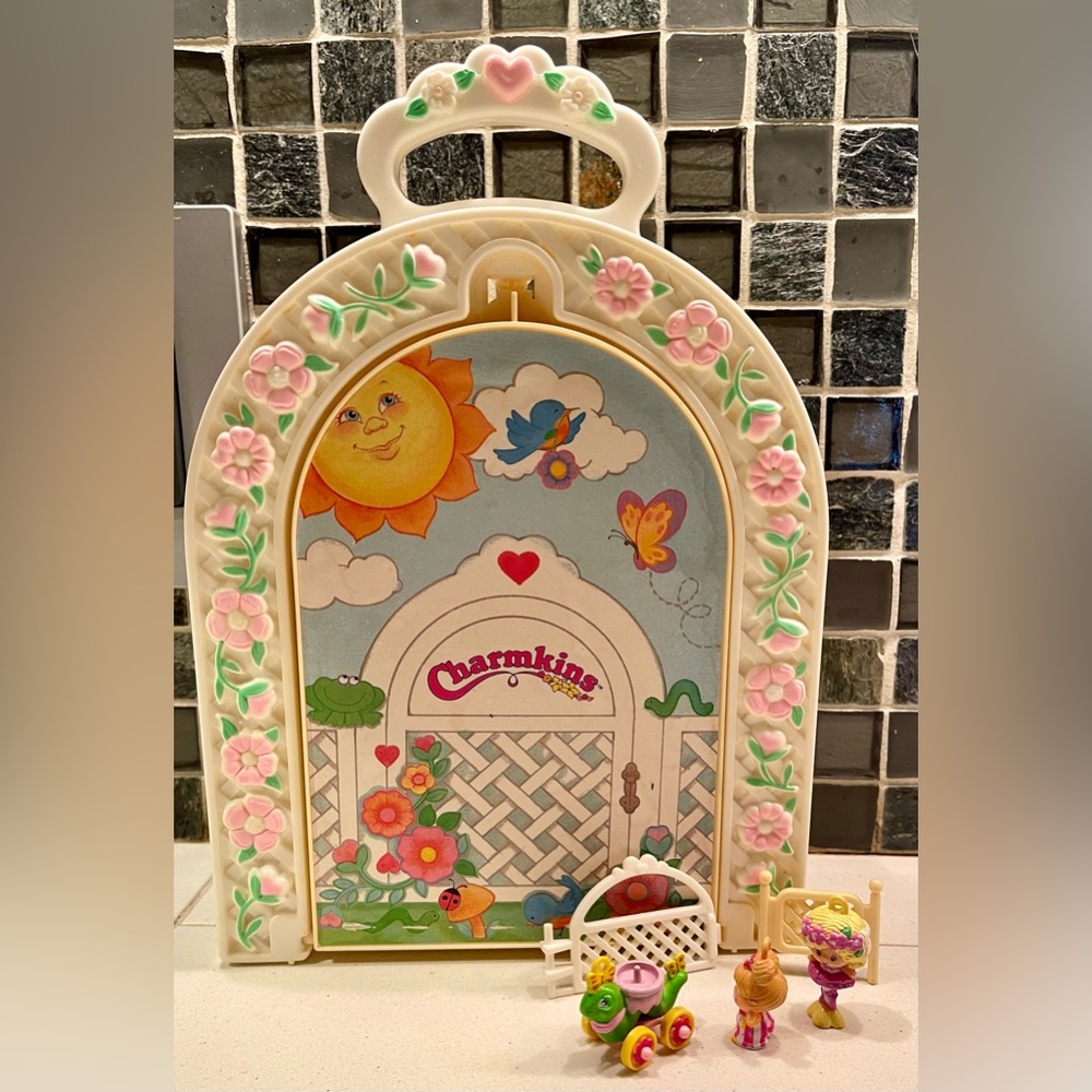 Vintage 1980’s Hasbro Charmkins Case & 2 Charmkins characters (E)